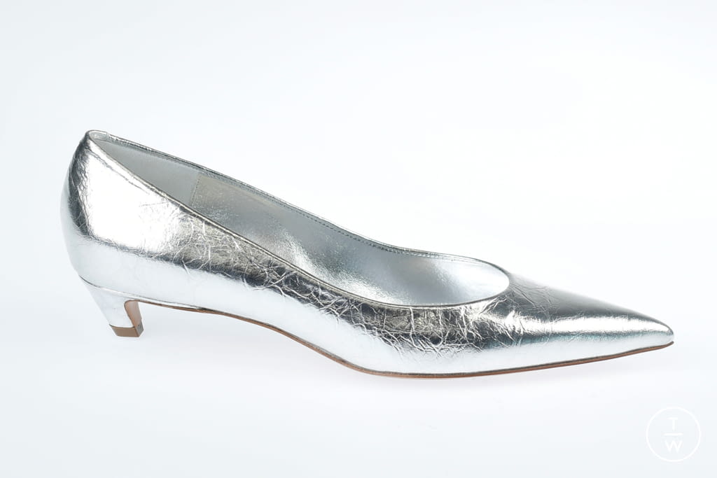 Fashion Week Paris Fall/Winter 2021 look 101 from the Dries Van Noten collection womenswear accessories