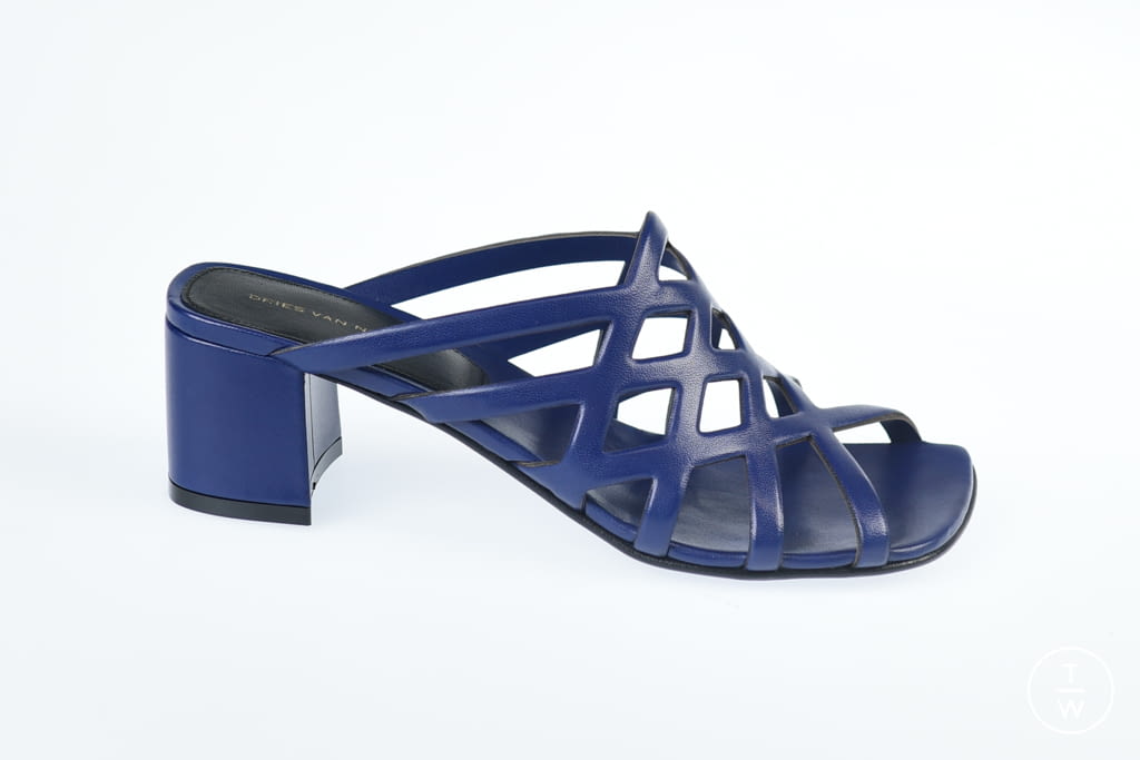 Fashion Week Paris Fall/Winter 2021 look 102 from the Dries Van Noten collection womenswear accessories