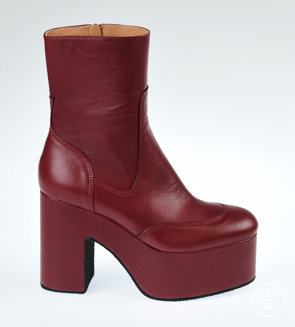 Fashion Week Paris Fall/Winter 2021 look 106 from the Dries Van Noten collection 女装配饰