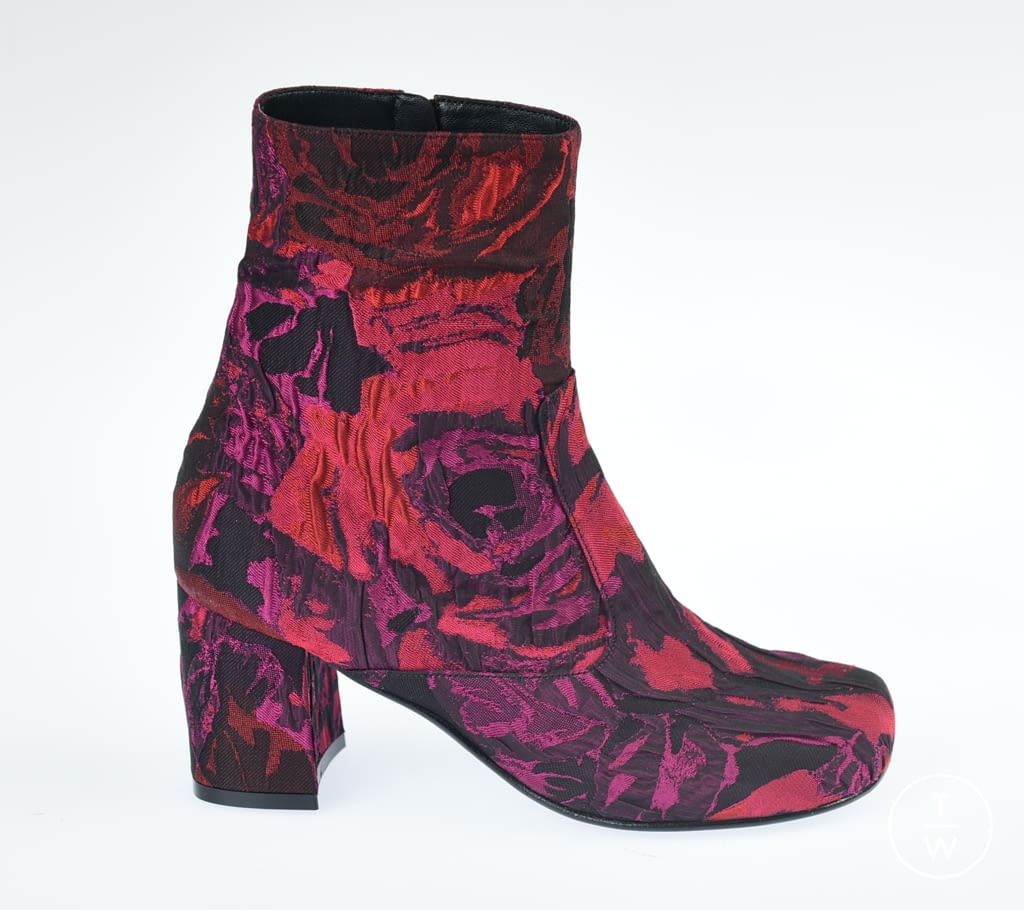 Fashion Week Paris Fall/Winter 2021 look 109 from the Dries Van Noten collection 女装配饰