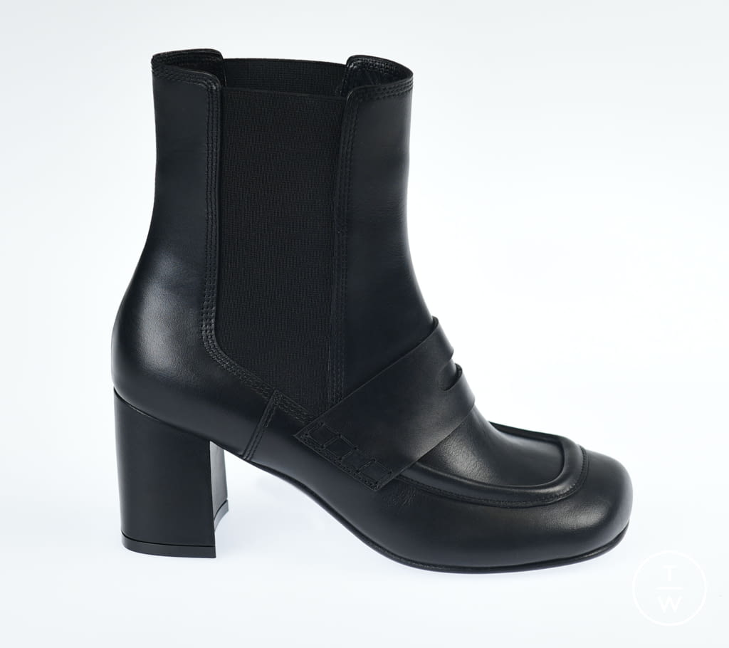 Fashion Week Paris Fall/Winter 2021 look 111 from the Dries Van Noten collection 女装配饰