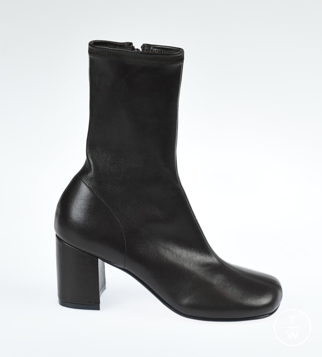 Fashion Week Paris Fall/Winter 2021 look 113 from the Dries Van Noten collection womenswear accessories