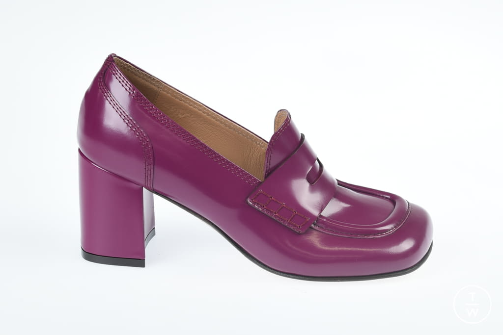 Fashion Week Paris Fall/Winter 2021 look 116 from the Dries Van Noten collection 女装配饰