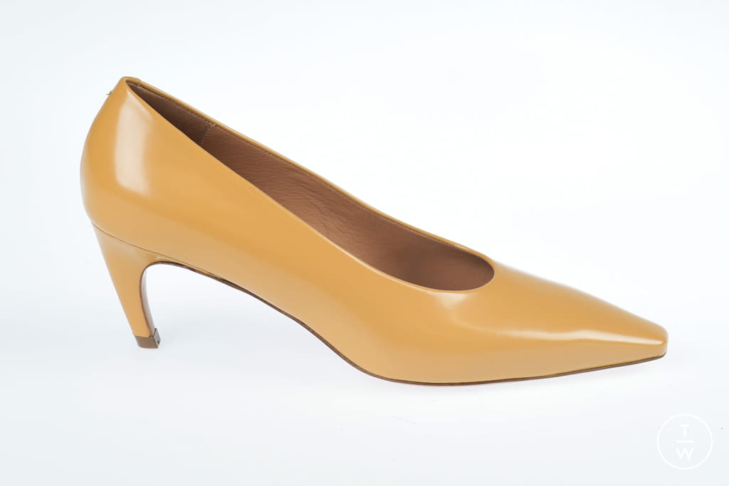 Fashion Week Paris Fall/Winter 2021 look 118 from the Dries Van Noten collection 女装配饰