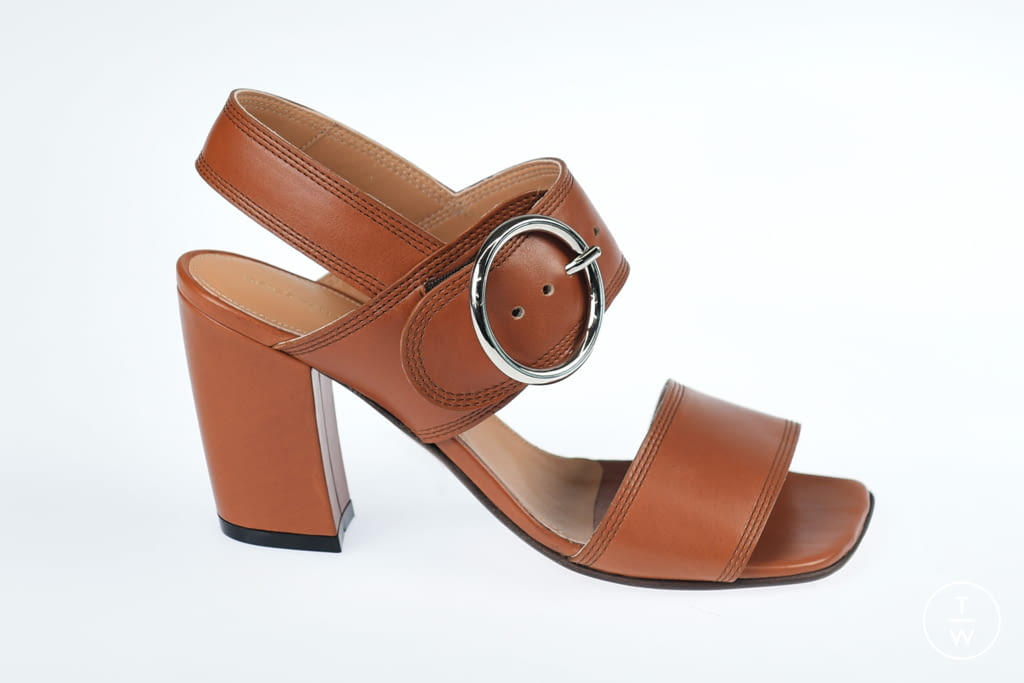 Fashion Week Paris Fall/Winter 2021 look 135 from the Dries Van Noten collection womenswear accessories