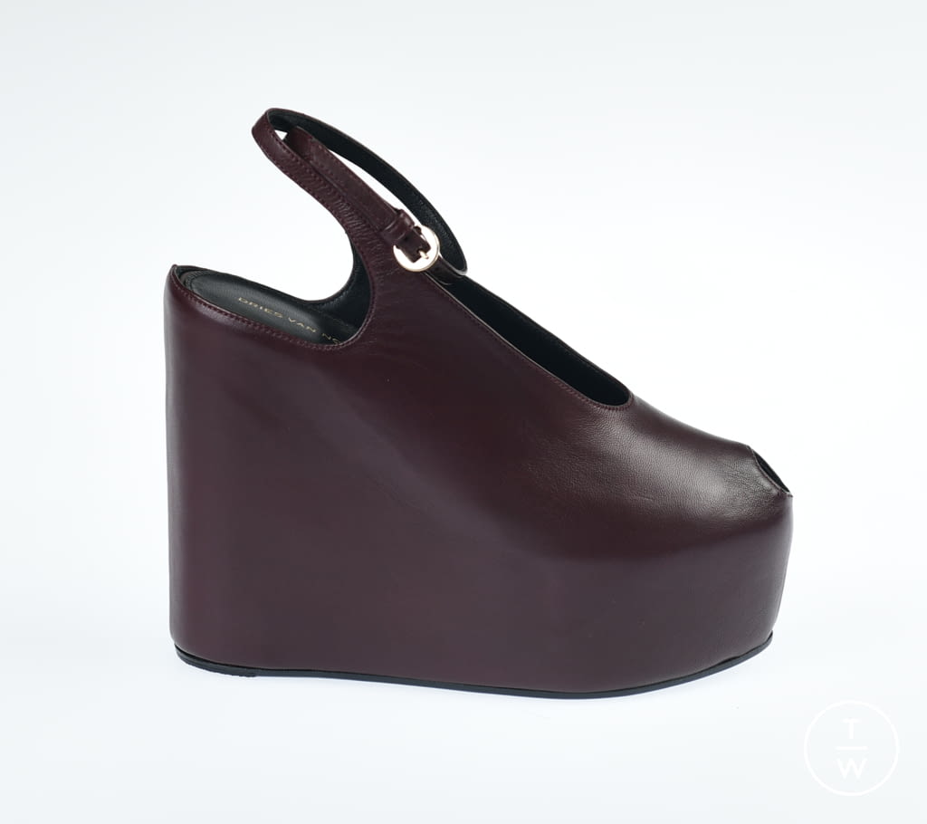 Fashion Week Paris Fall/Winter 2021 look 143 from the Dries Van Noten collection womenswear accessories