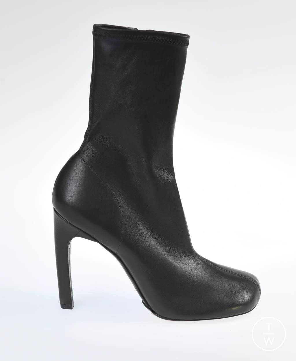 Fashion Week Paris Fall/Winter 2021 look 155 from the Dries Van Noten collection 女装配饰