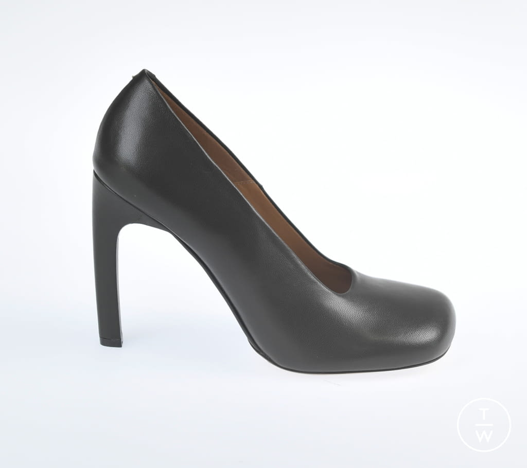 Fashion Week Paris Fall/Winter 2021 look 159 from the Dries Van Noten collection 女装配饰