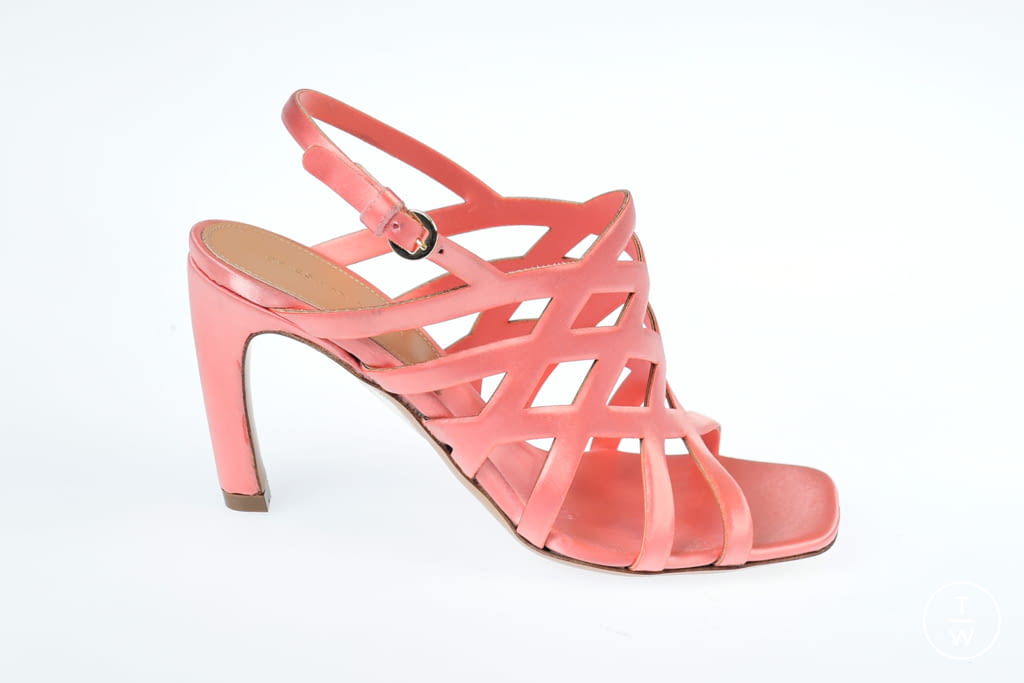 Fashion Week Paris Fall/Winter 2021 look 194 from the Dries Van Noten collection 女装配饰