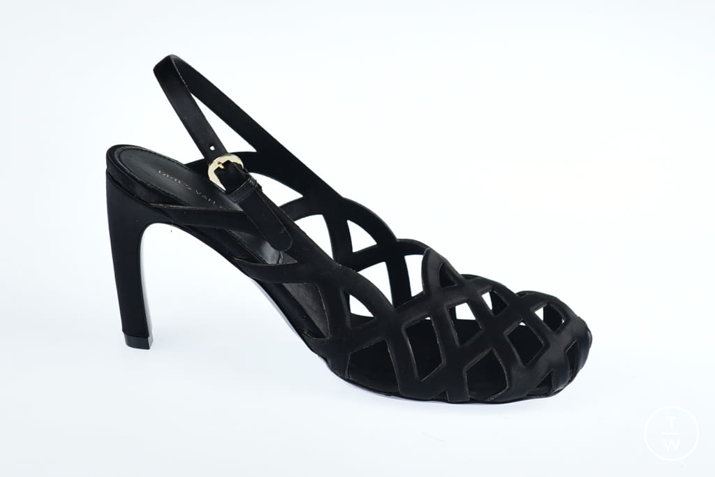 Fashion Week Paris Fall/Winter 2021 look 195 from the Dries Van Noten collection 女装配饰