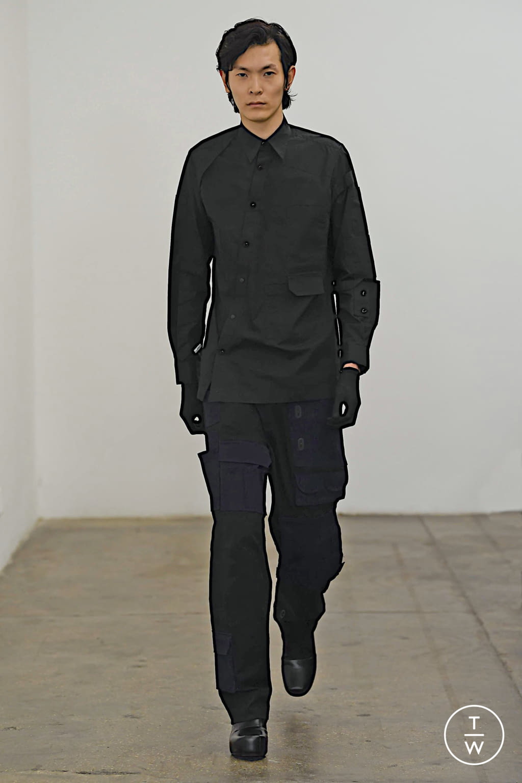 Fashion Week London Fall/Winter 2020 look 9 from the Xander Zhou collection 男装