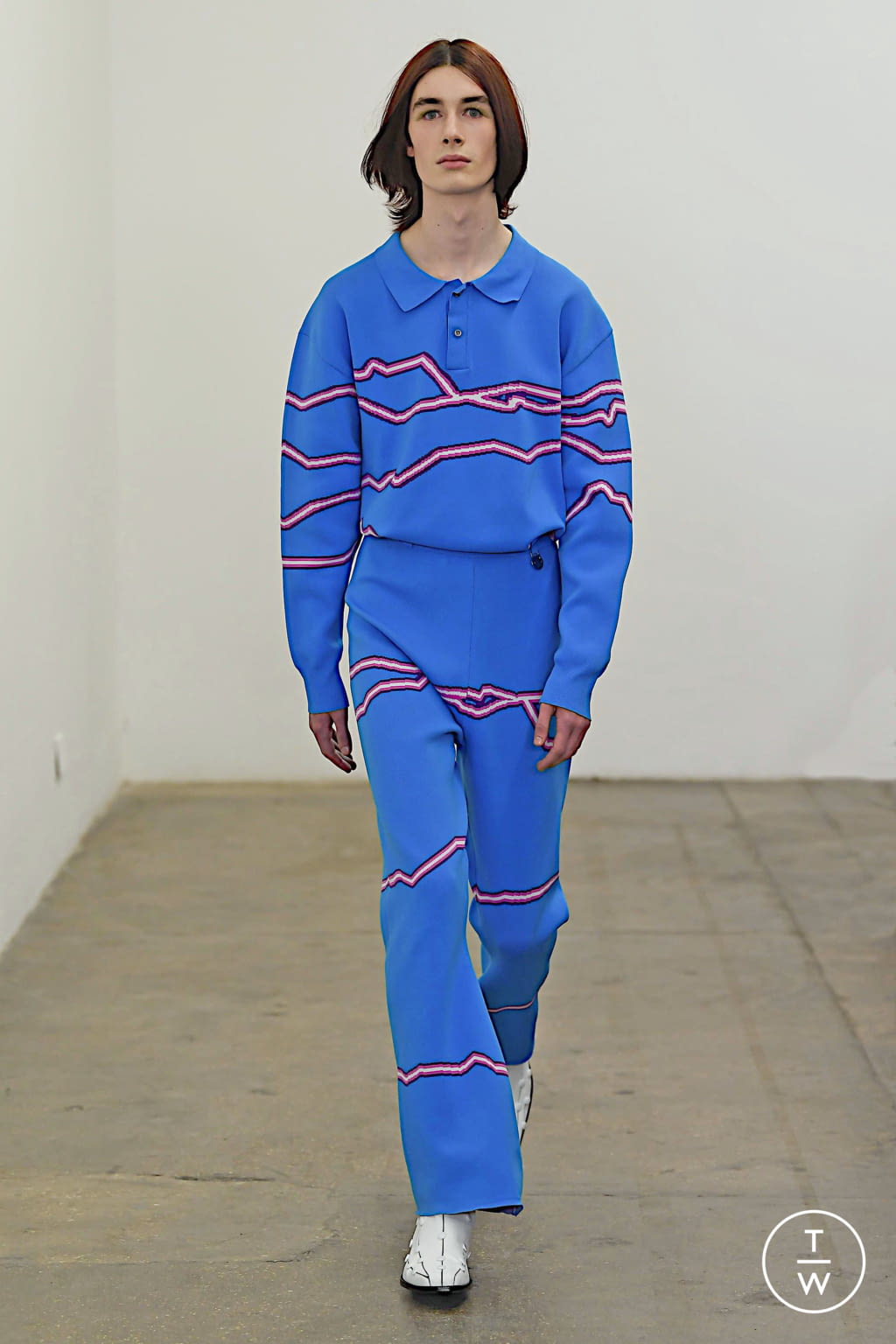 Fashion Week London Fall/Winter 2020 look 21 from the Xander Zhou collection 男装