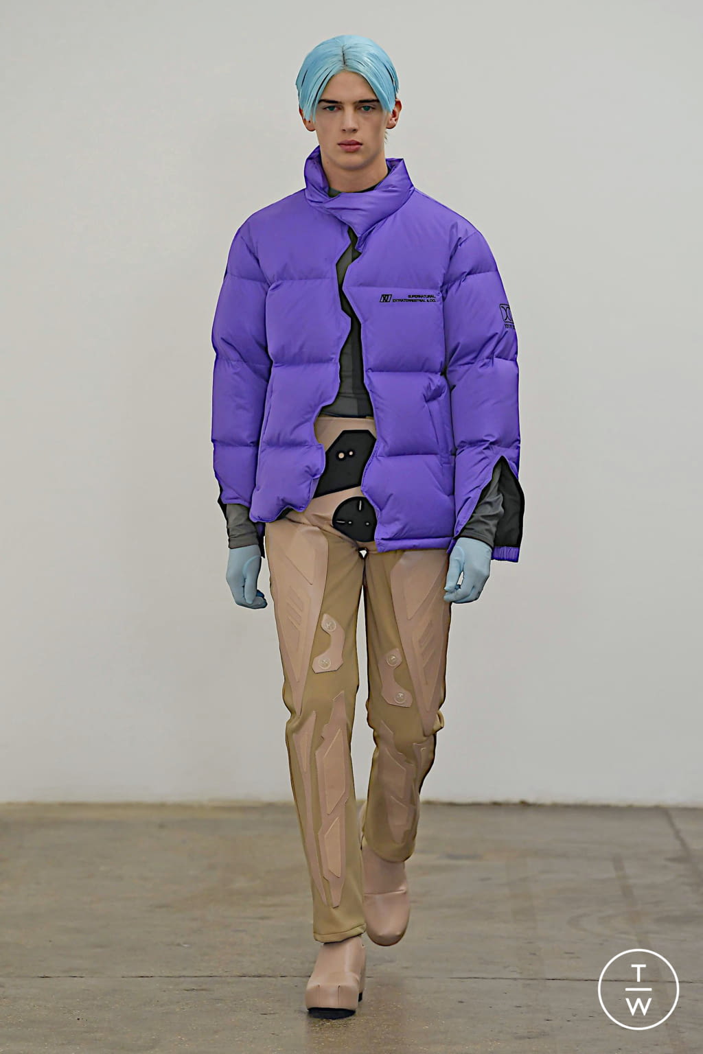 Fashion Week London Fall/Winter 2020 look 28 from the Xander Zhou collection 男装