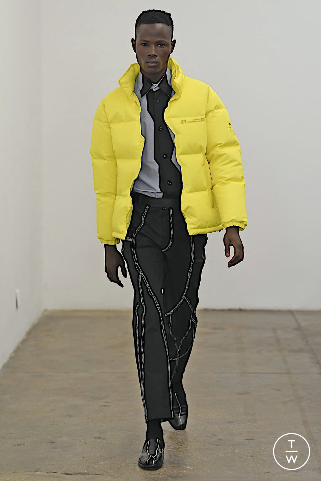 Fashion Week London Fall/Winter 2020 look 29 from the Xander Zhou collection 男装