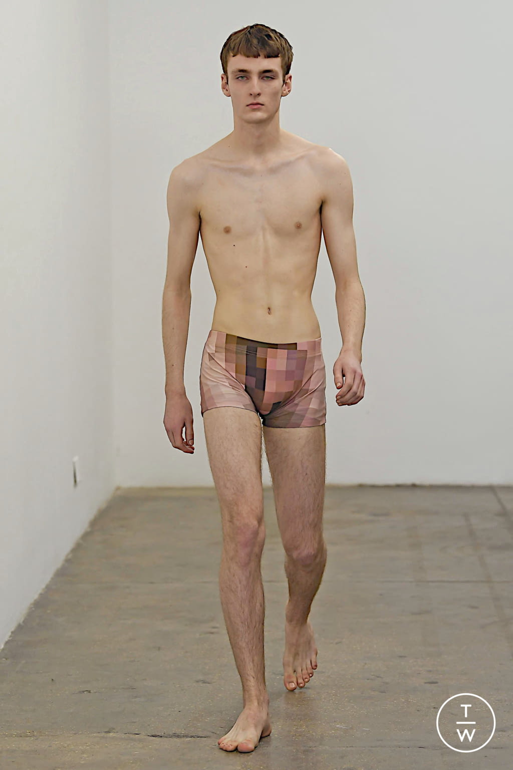 Fashion Week London Fall/Winter 2020 look 34 from the Xander Zhou collection 男装