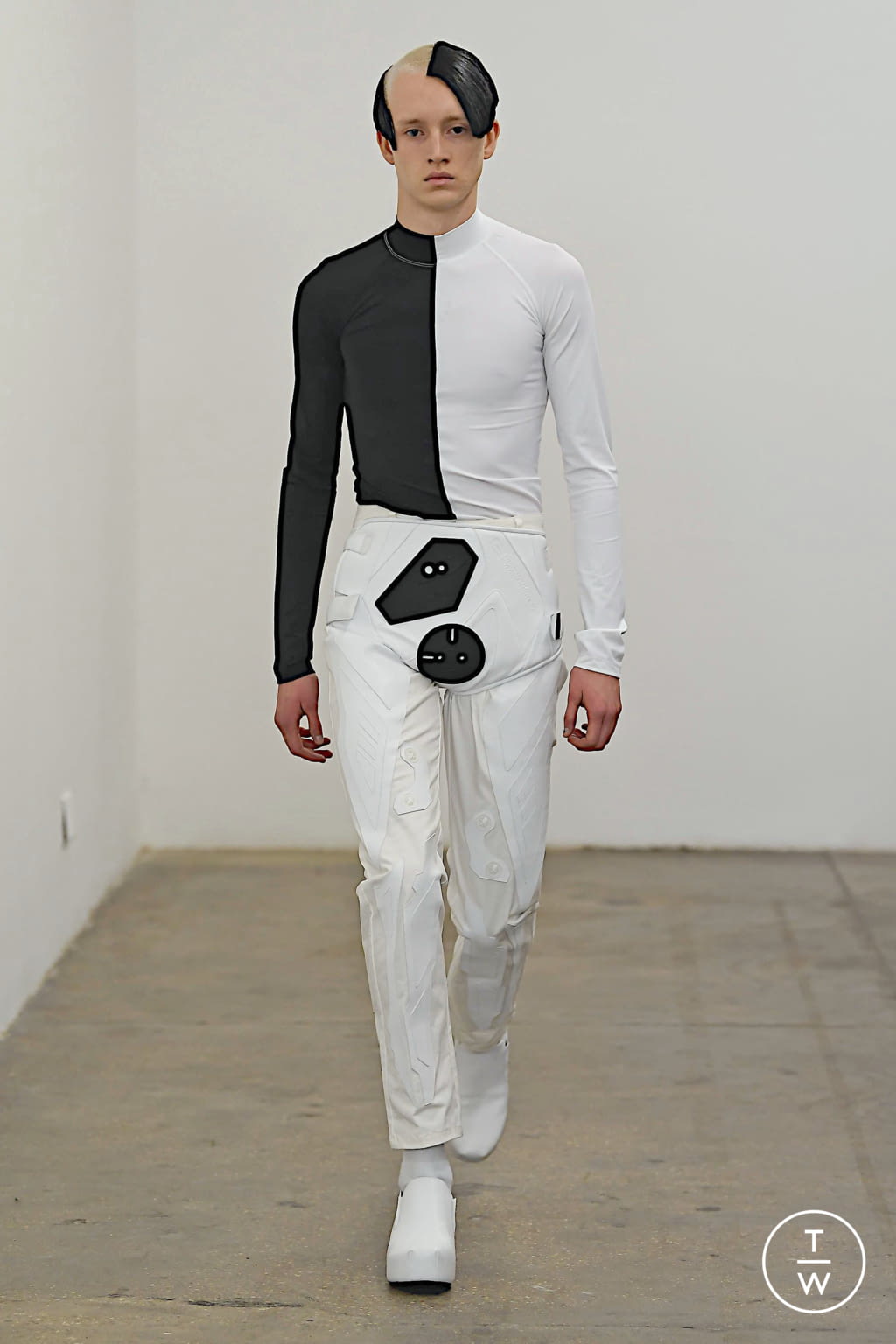 Fashion Week London Fall/Winter 2020 look 36 from the Xander Zhou collection 男装