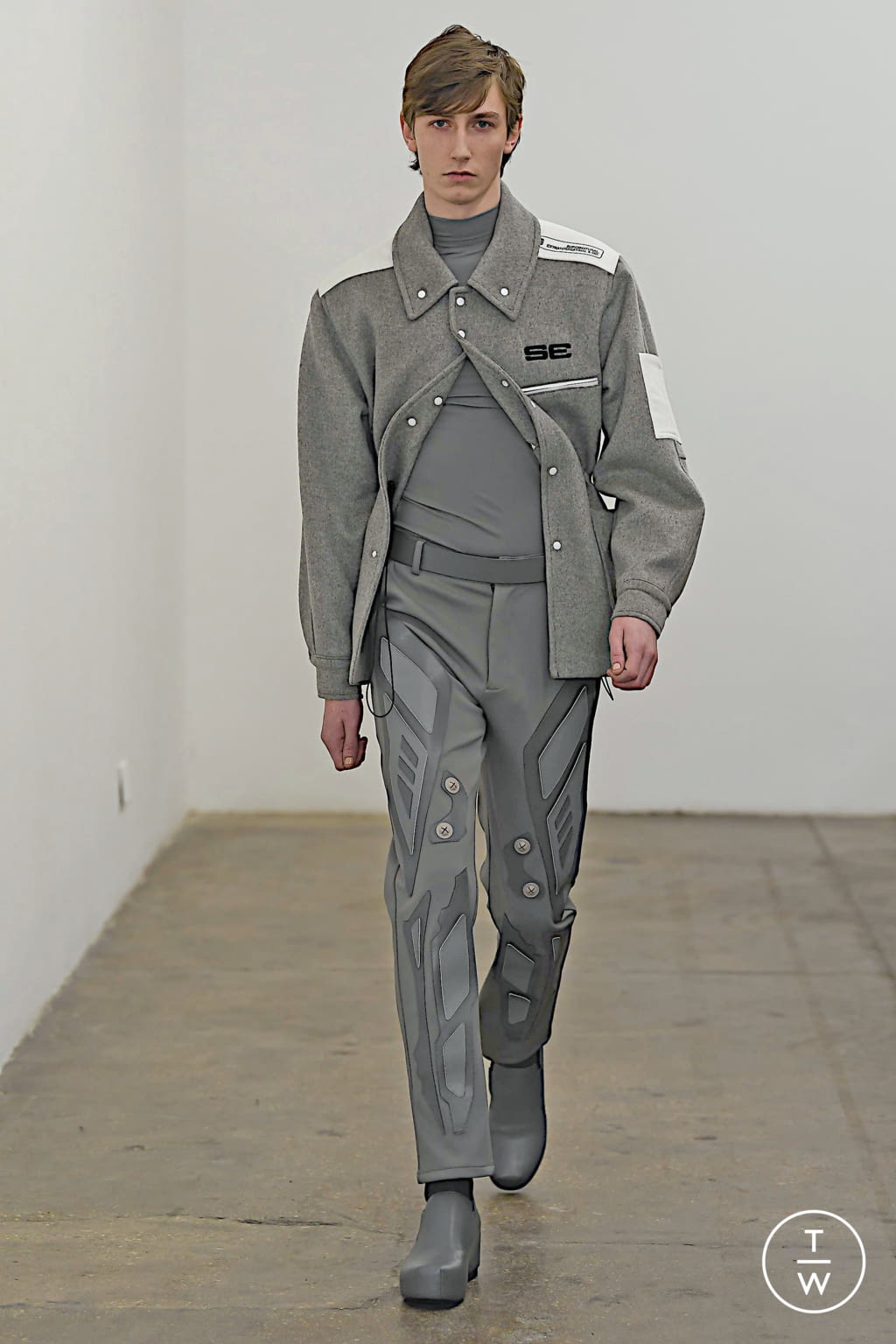Fashion Week London Fall/Winter 2020 look 42 from the Xander Zhou collection 男装