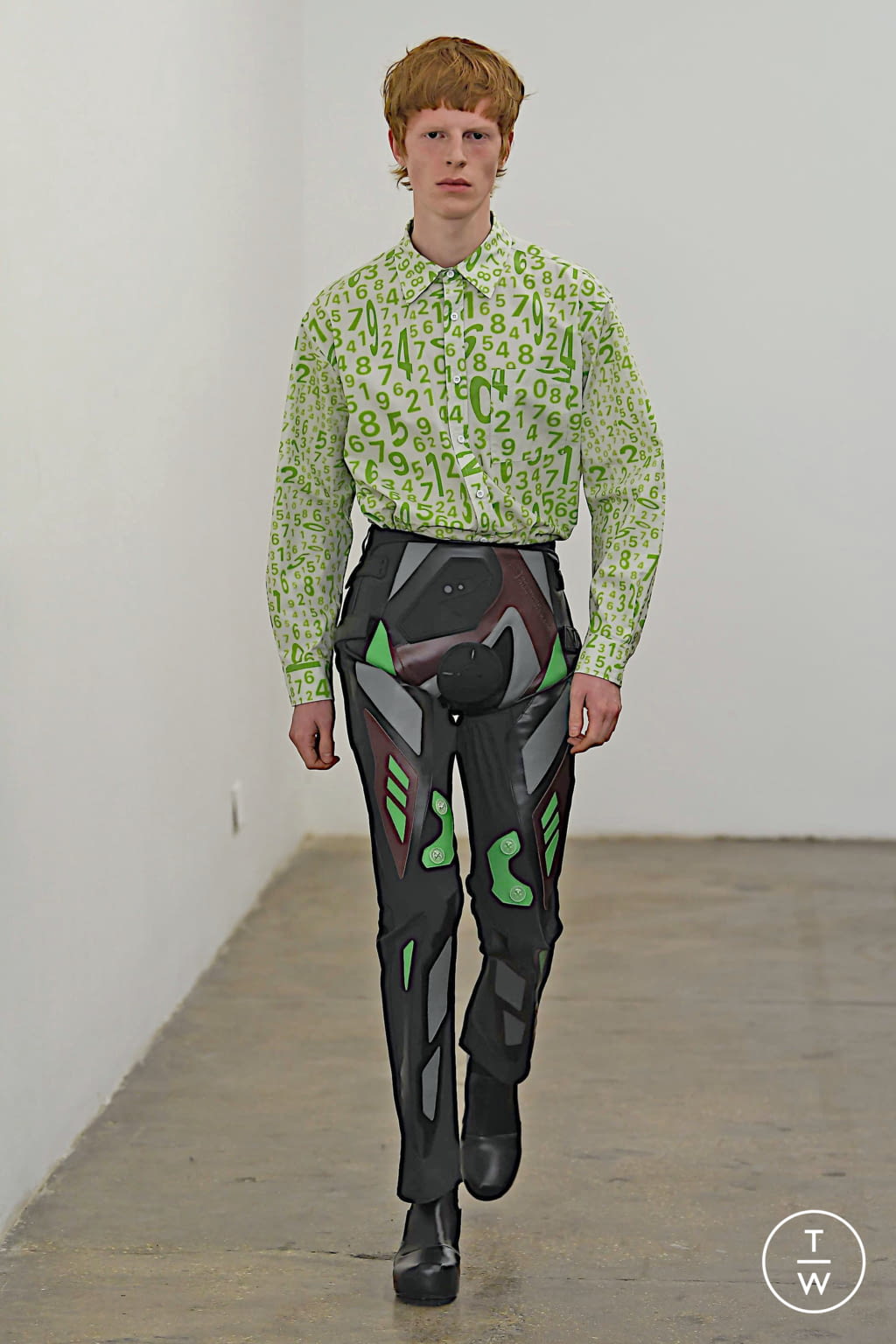 Fashion Week London Fall/Winter 2020 look 43 from the Xander Zhou collection 男装