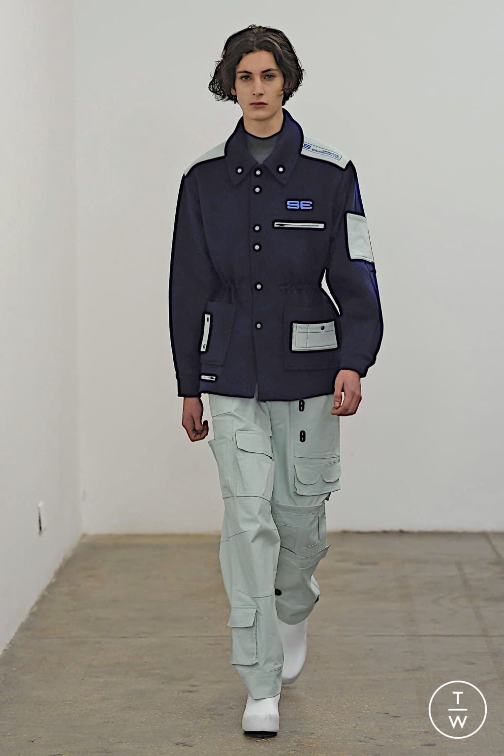 Fashion Week London Fall/Winter 2020 look 47 from the Xander Zhou collection 男装