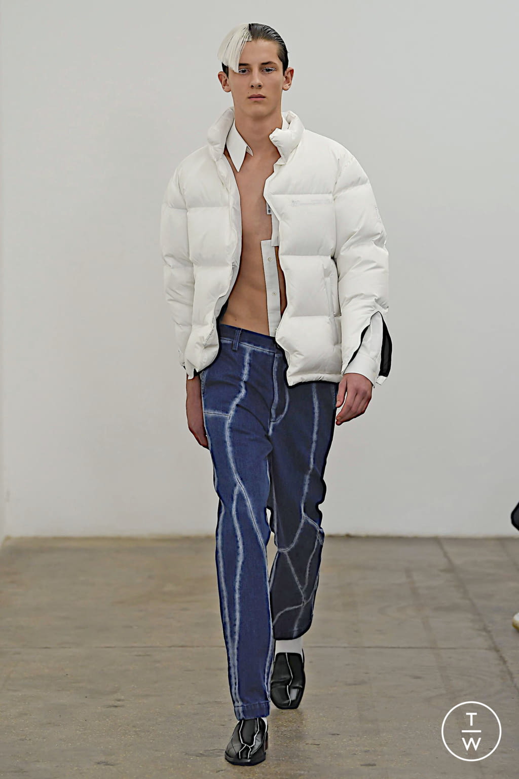 Fashion Week London Fall/Winter 2020 look 51 from the Xander Zhou collection menswear