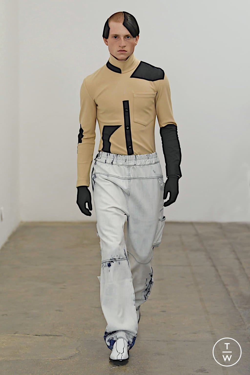Fashion Week London Fall/Winter 2020 look 53 from the Xander Zhou collection 男装