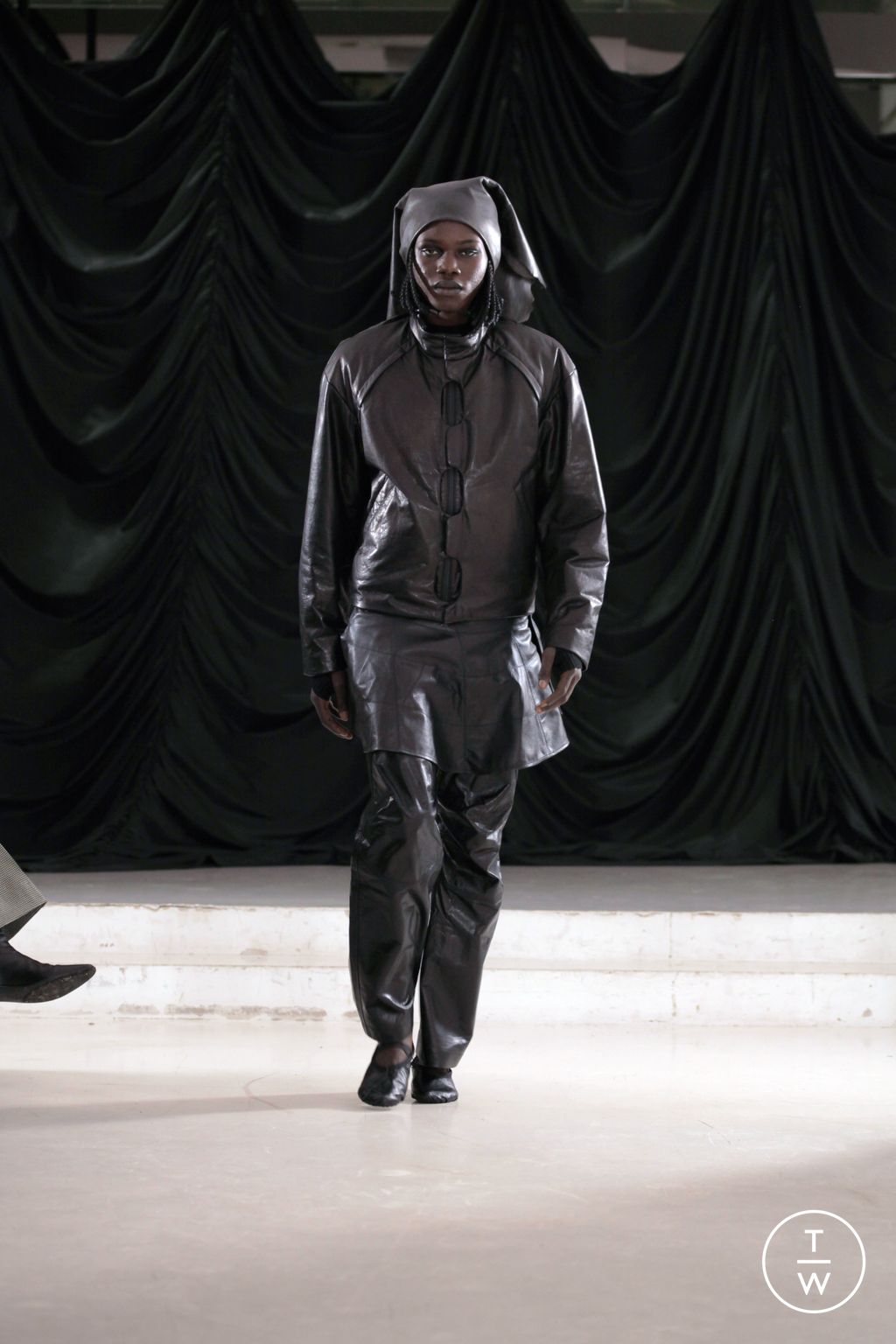 Fashion Week Paris Fall/Winter 2023 look 13 de la collection XIMONLEE menswear