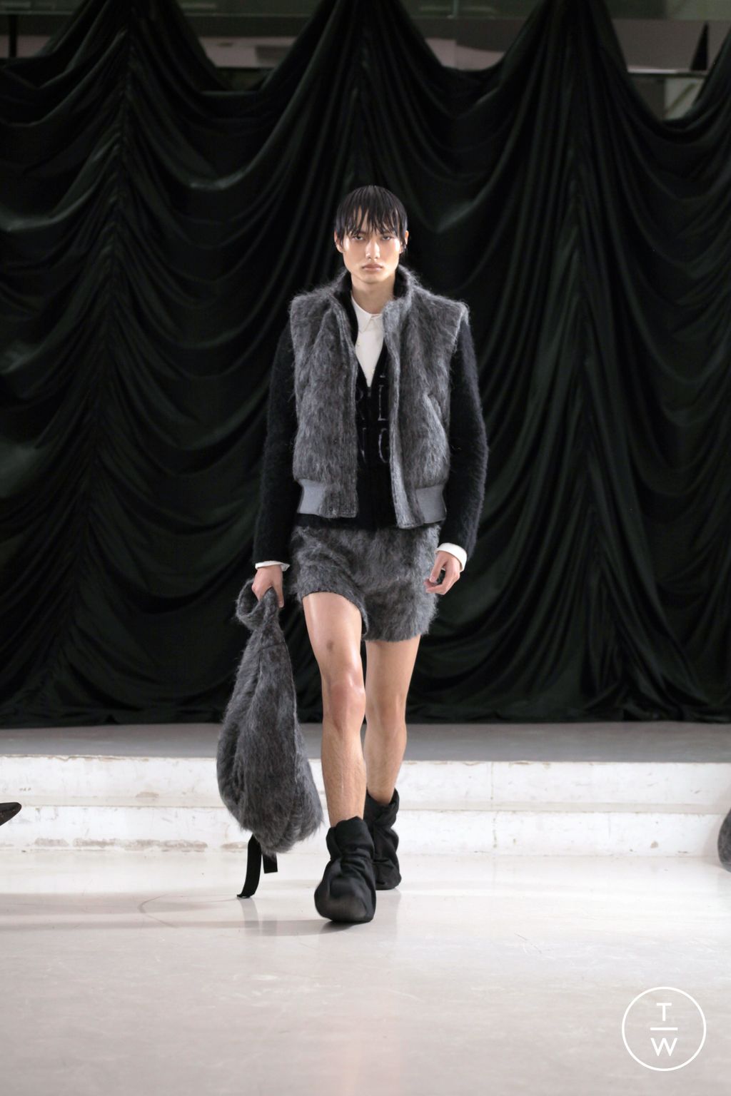 Fashion Week Paris Fall/Winter 2023 look 18 from the XIMONLEE collection menswear