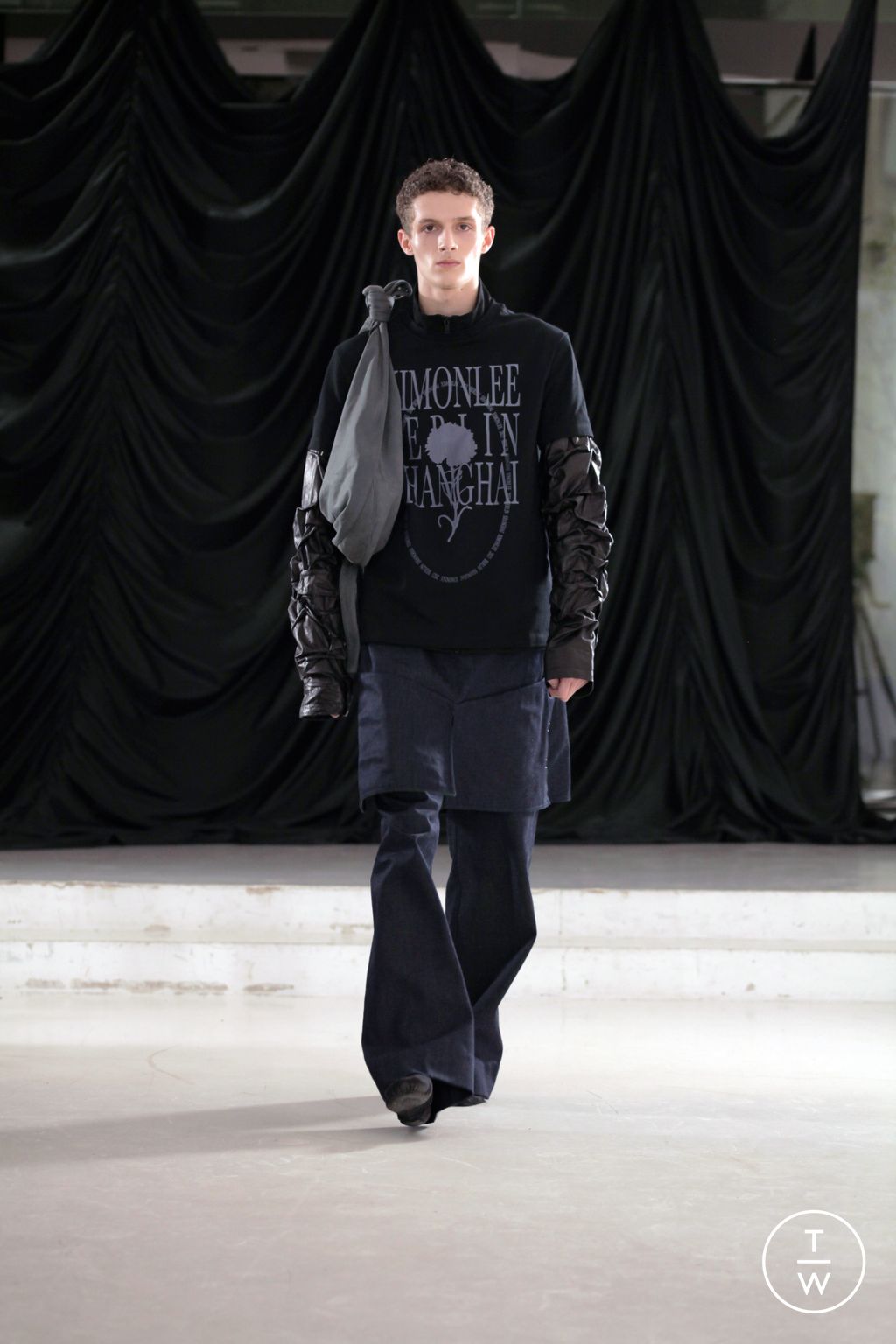 Fashion Week Paris Fall/Winter 2023 look 2 from the XIMONLEE collection 男装