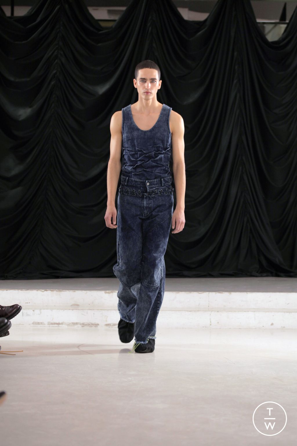 Fashion Week Paris Fall/Winter 2023 look 20 from the XIMONLEE collection menswear