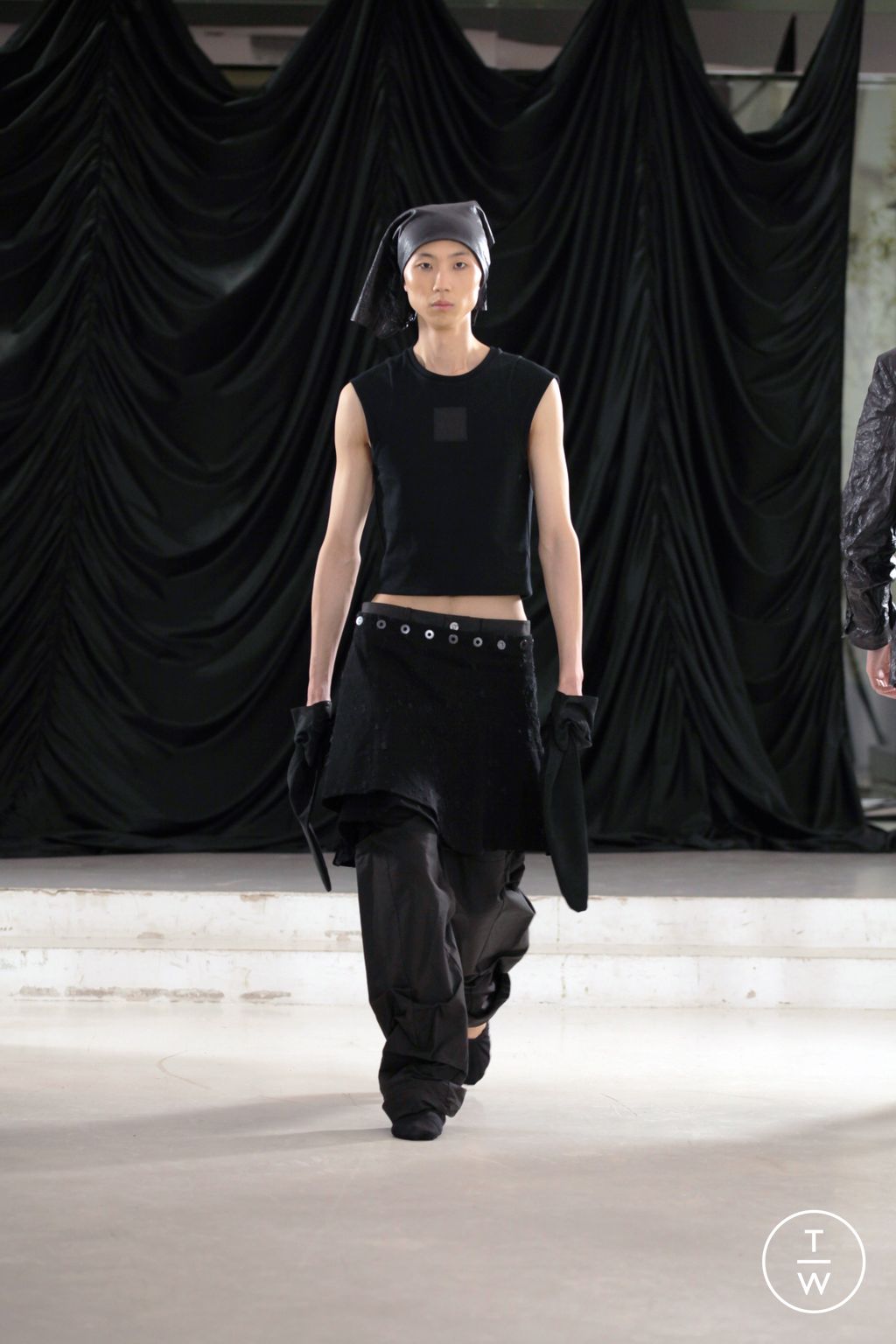 Fashion Week Paris Fall/Winter 2023 look 22 from the XIMONLEE collection menswear