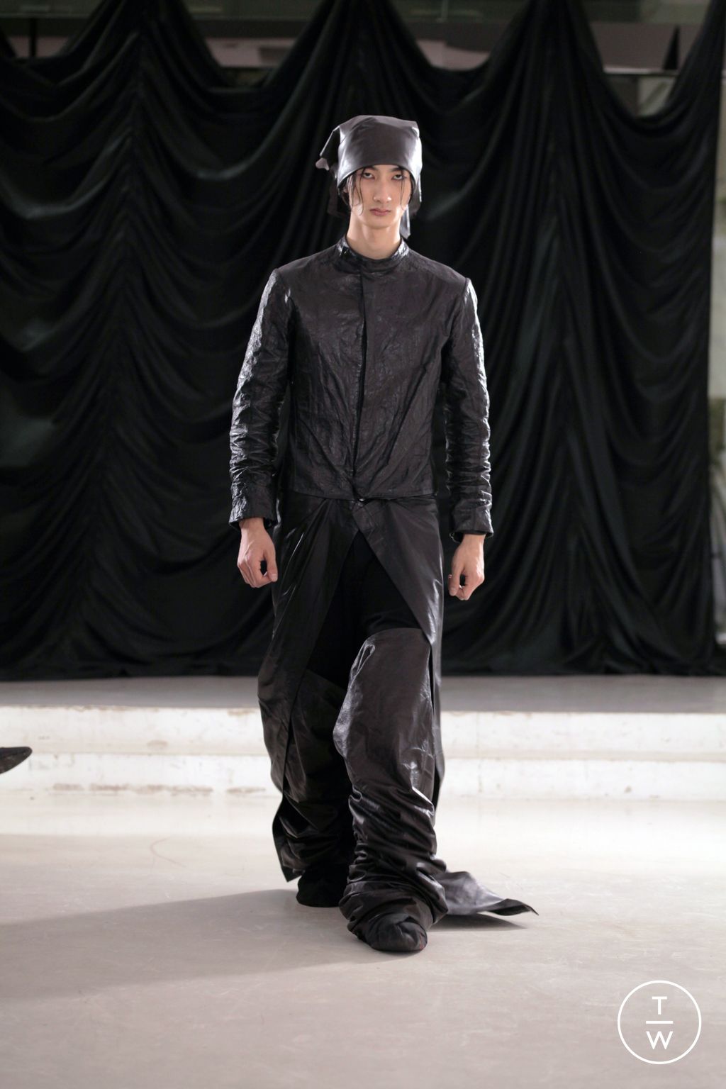 Fashion Week Paris Fall/Winter 2023 look 4 from the XIMONLEE collection menswear