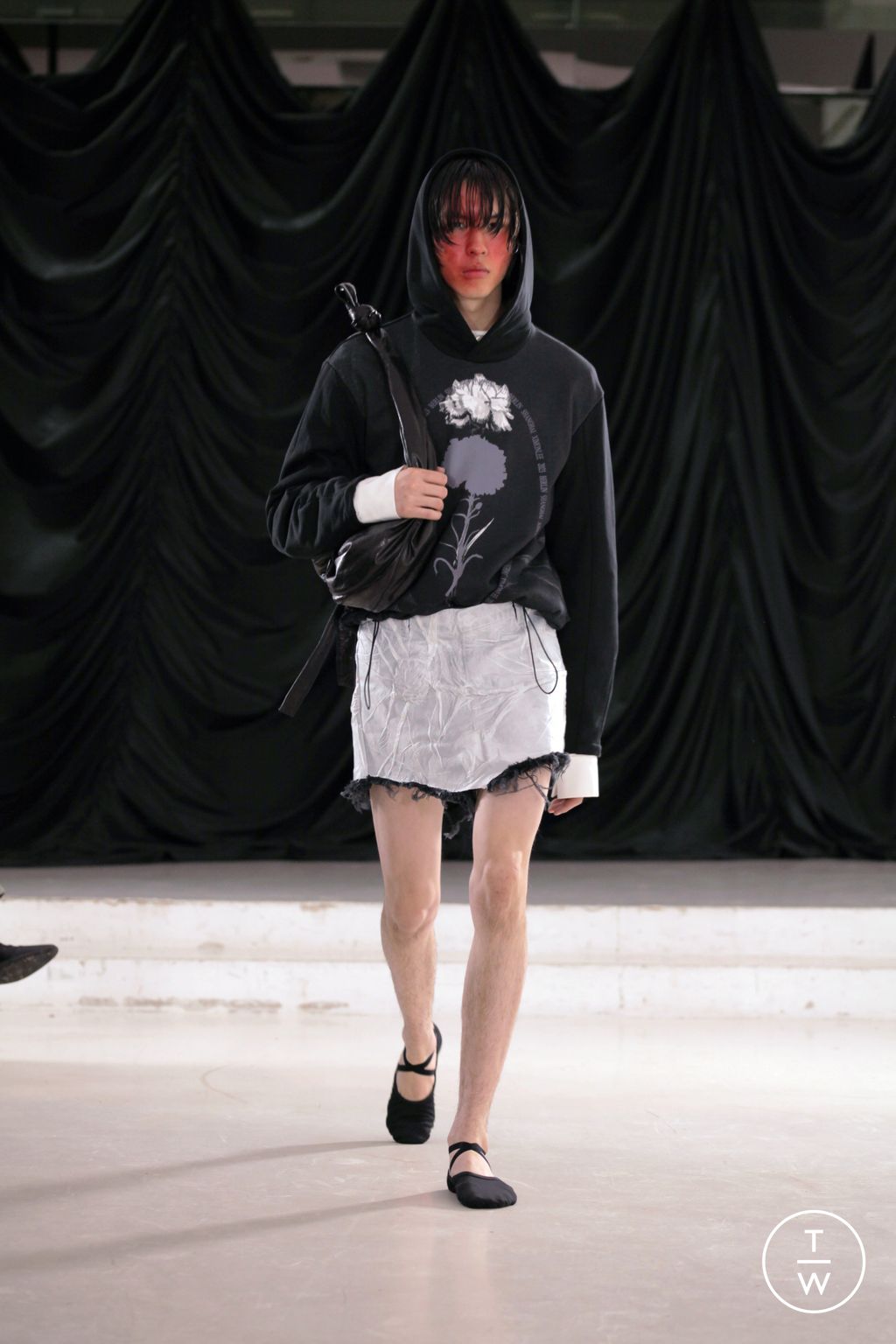 Fashion Week Paris Fall/Winter 2023 look 6 from the XIMONLEE collection menswear