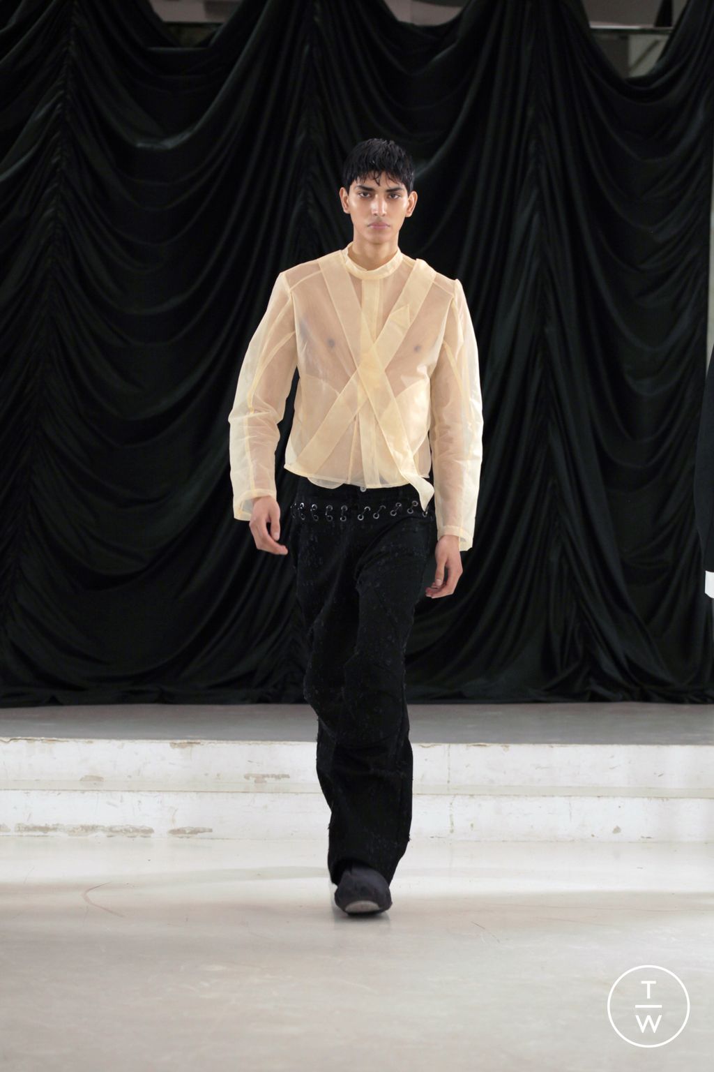 Fashion Week Paris Fall/Winter 2023 look 7 from the XIMONLEE collection menswear