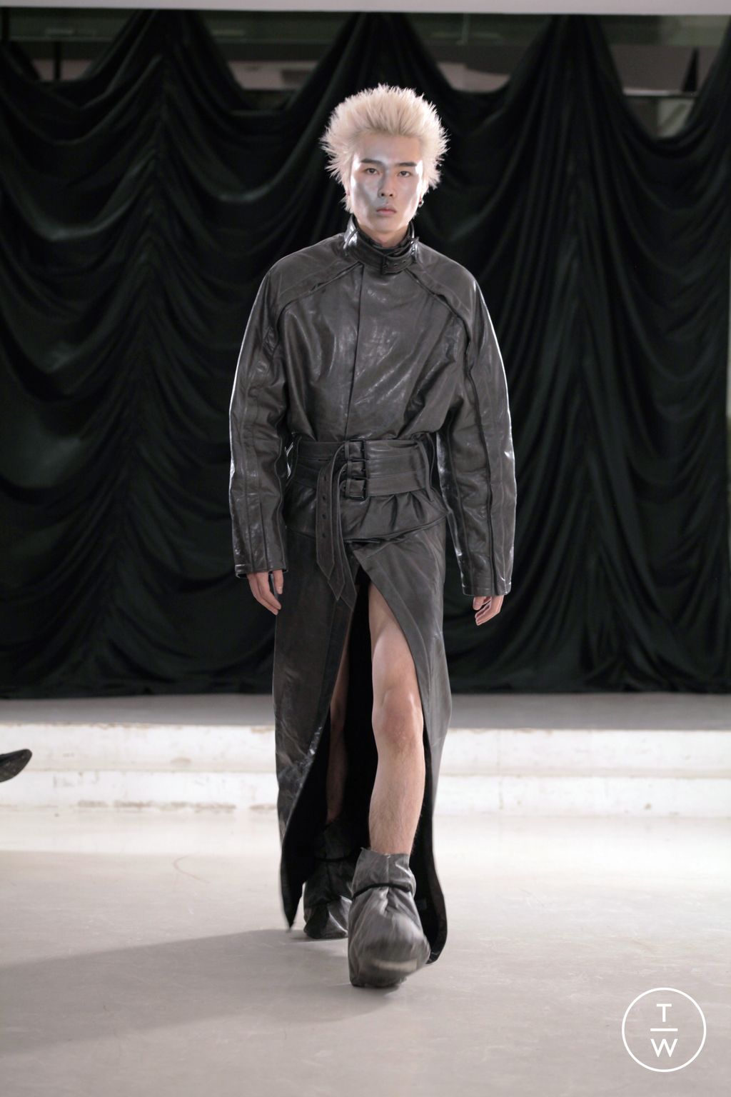 Fashion Week Paris Fall/Winter 2023 look 8 from the XIMONLEE collection menswear