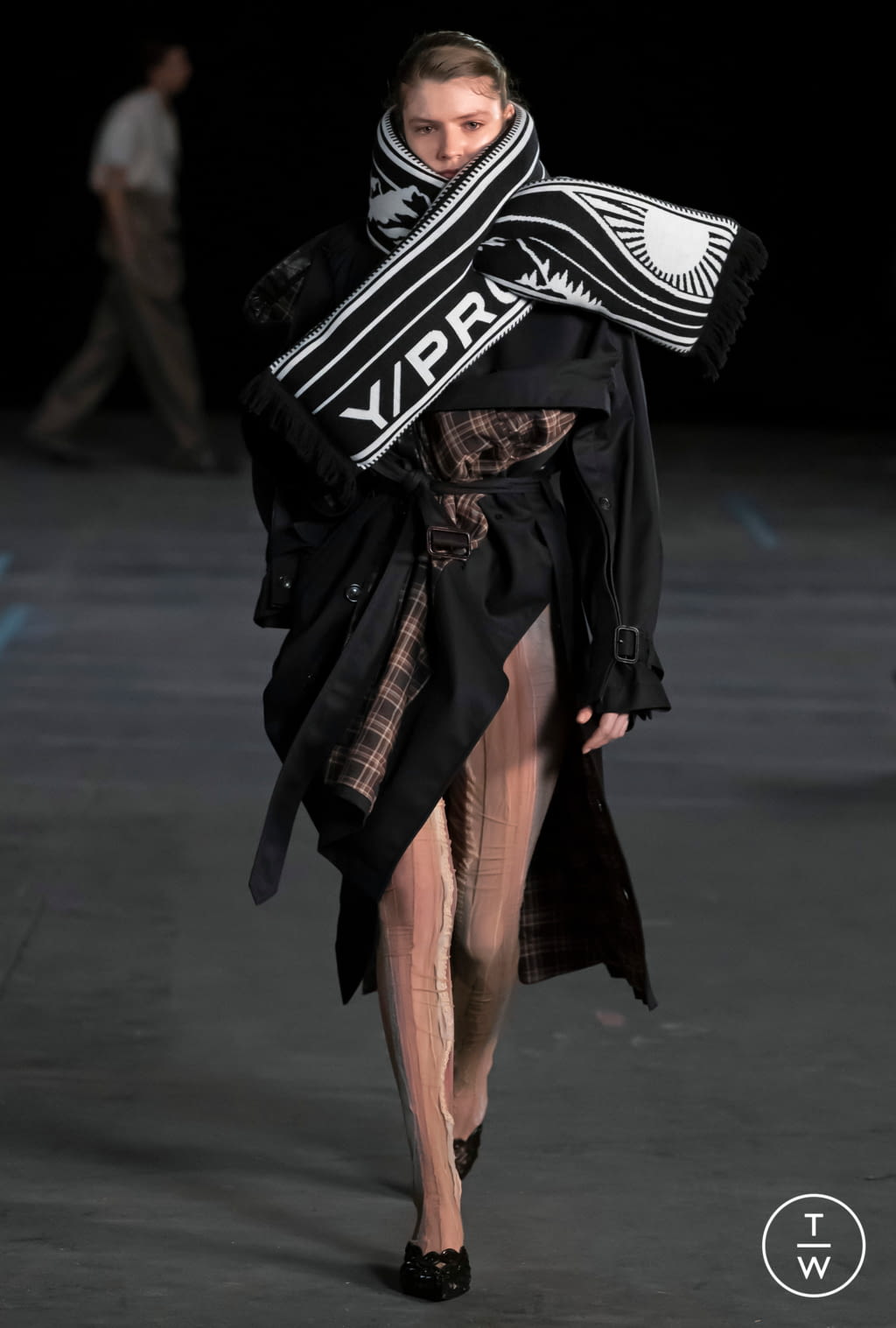 Fashion Week Paris Fall/Winter 2021 look 1 de la collection Y/PROJECT menswear