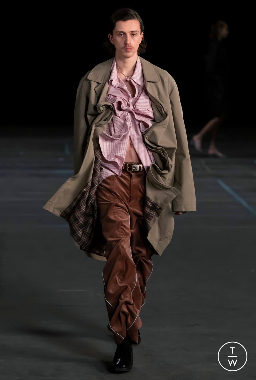 Fashion Week Paris Fall/Winter 2021 look 2 from the Y/PROJECT collection 男装