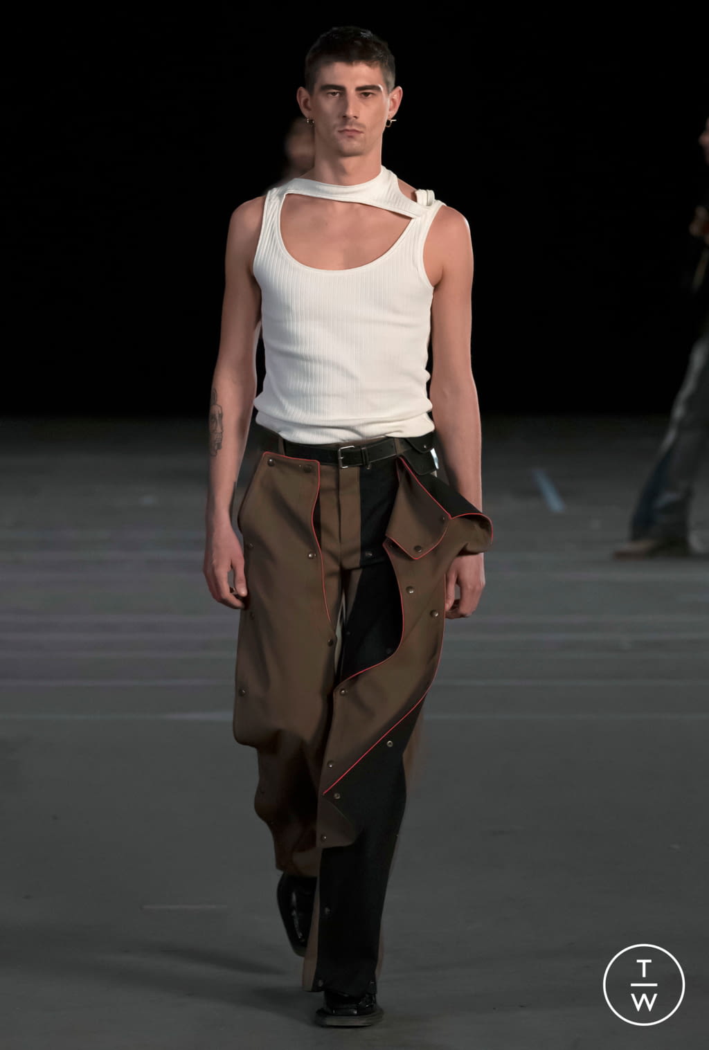Fashion Week Paris Fall/Winter 2021 look 37 from the Y/PROJECT collection 男装