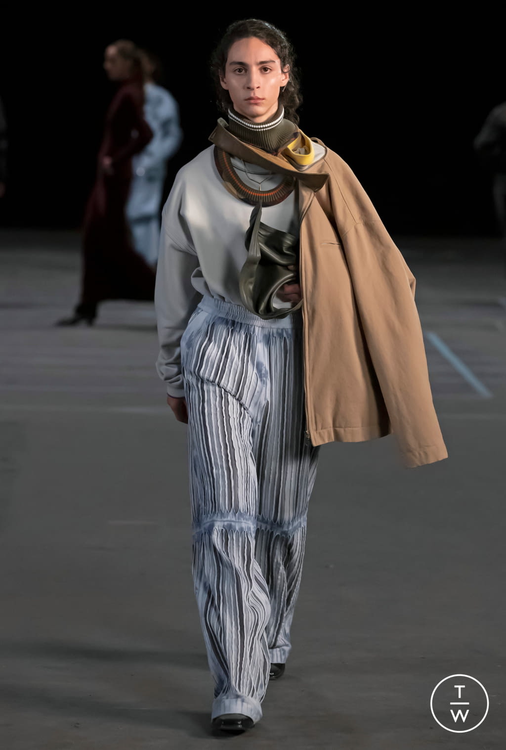 Fashion Week Paris Fall/Winter 2021 look 46 from the Y/PROJECT collection 男装