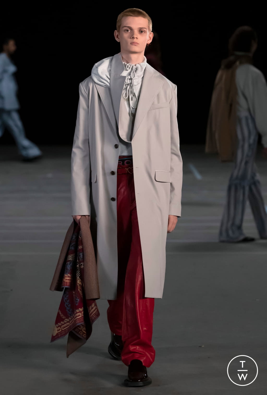 Fashion Week Paris Fall/Winter 2021 look 47 from the Y/PROJECT collection 男装
