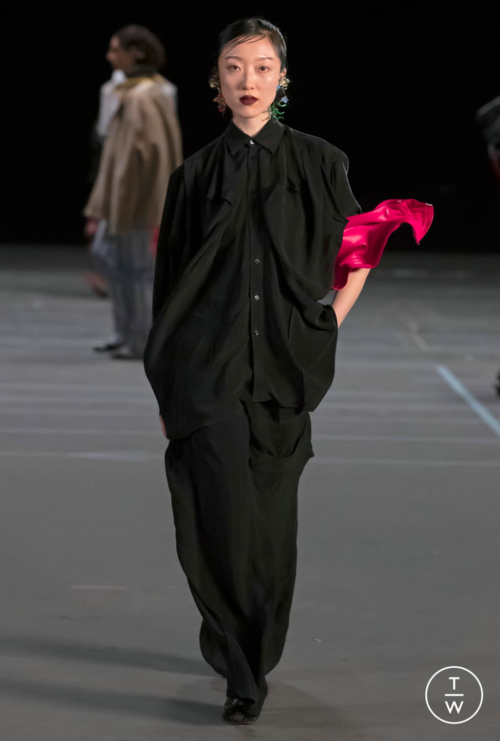 Fashion Week Paris Fall/Winter 2021 look 54 from the Y/PROJECT collection 男装