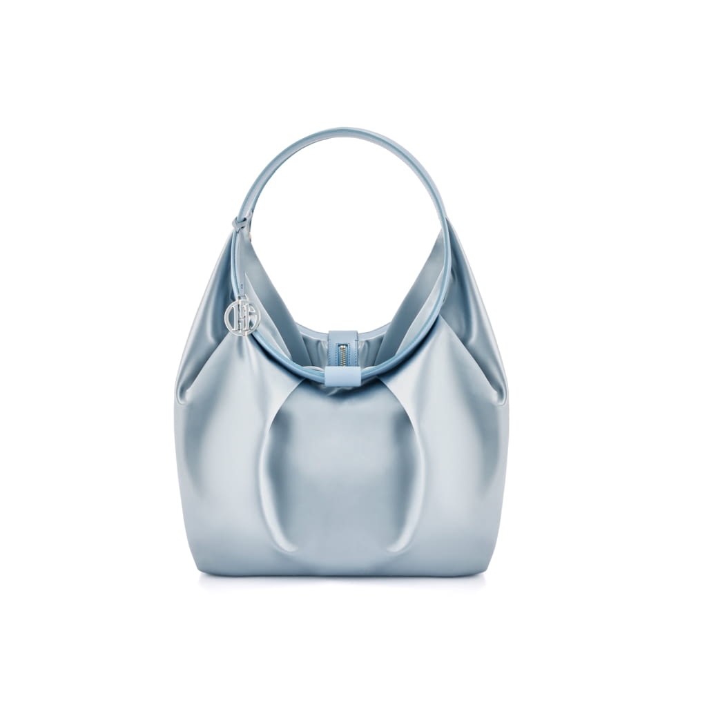 Fashion Week Milan Spring/Summer 2020 look 22 from the Giorgio Armani collection 女装配饰