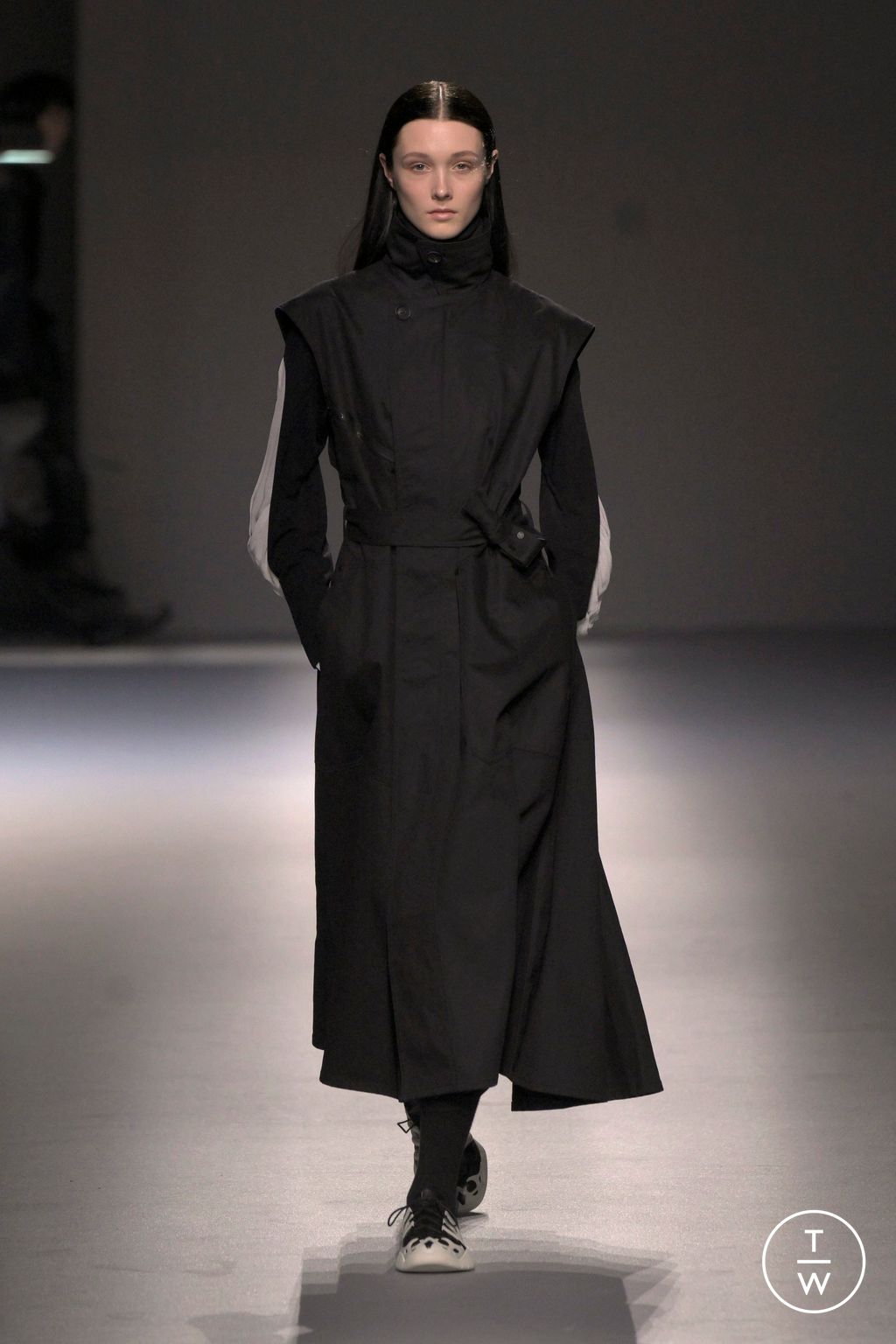 Fashion Week Paris Fall/Winter 2025 look 2 from the Y-3 collection menswear