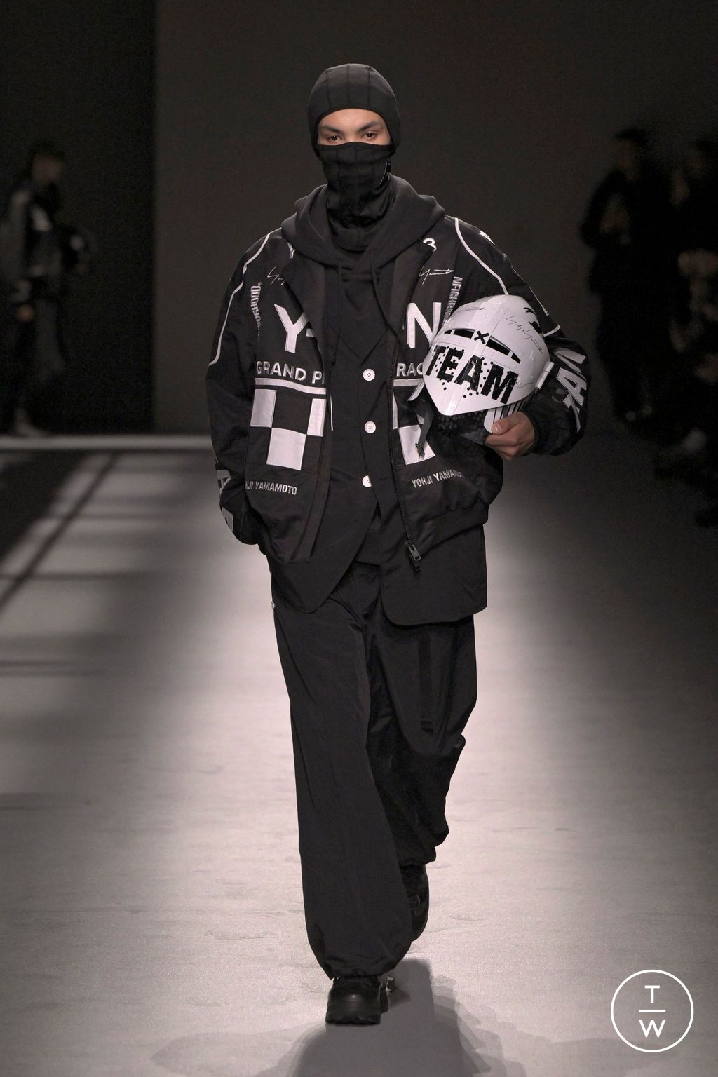 Fashion Week Paris Fall/Winter 2025 look 17 from the Y-3 collection menswear