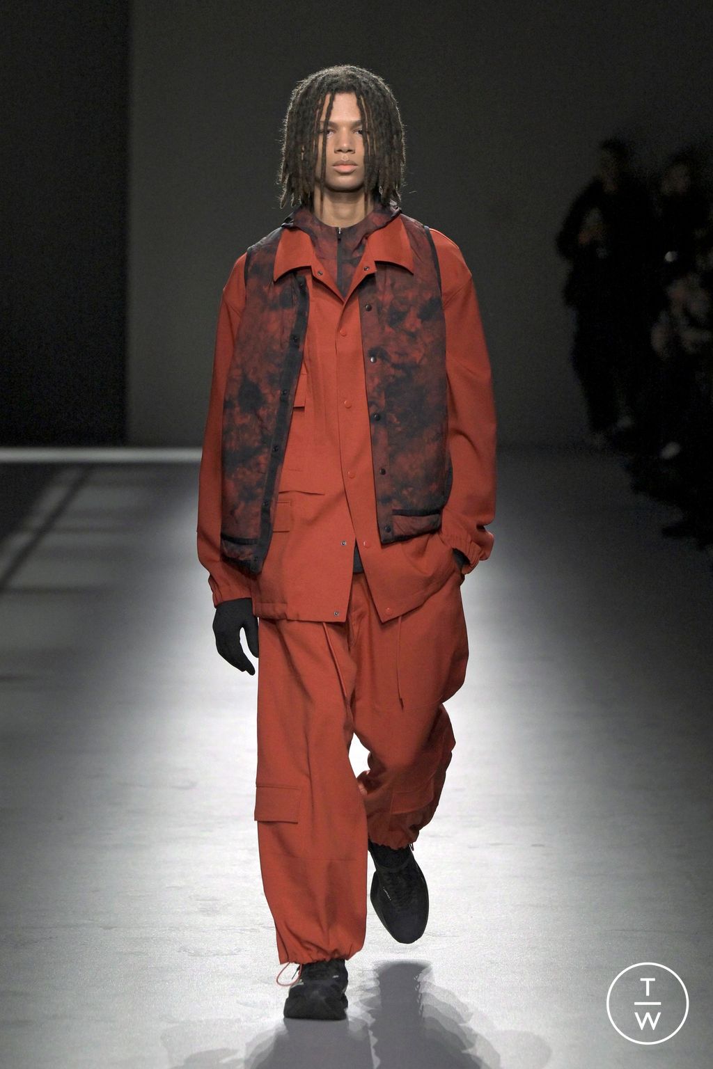 Fashion Week Paris Fall/Winter 2025 look 22 from the Y-3 collection menswear