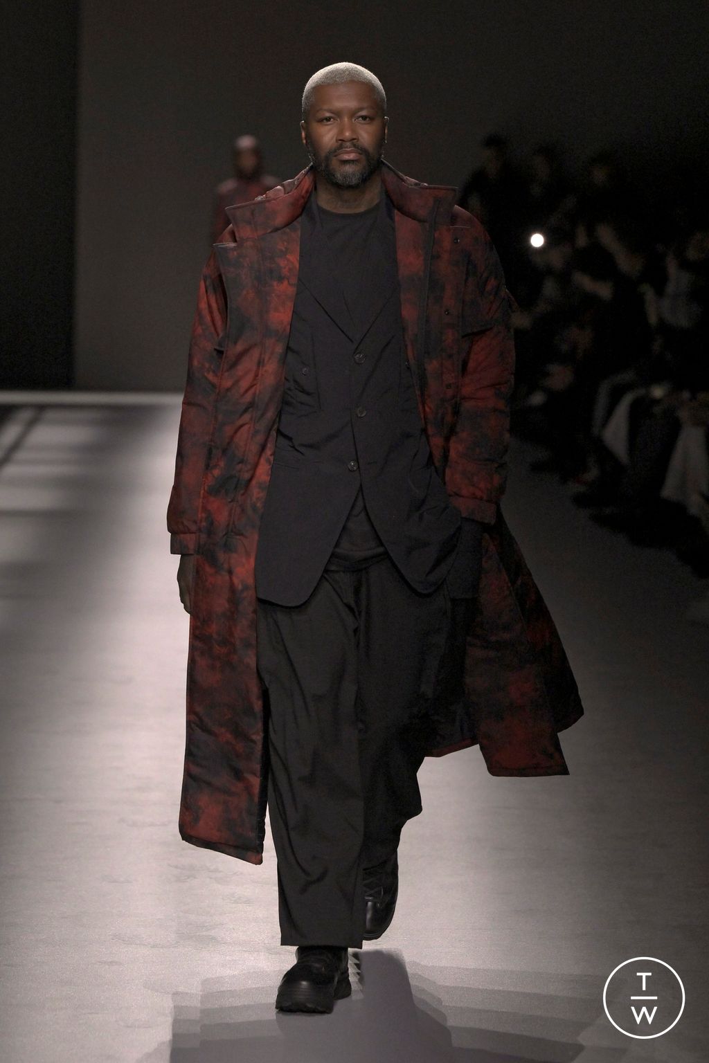 Fashion Week Paris Fall/Winter 2025 look 24 de la collection Y-3 menswear