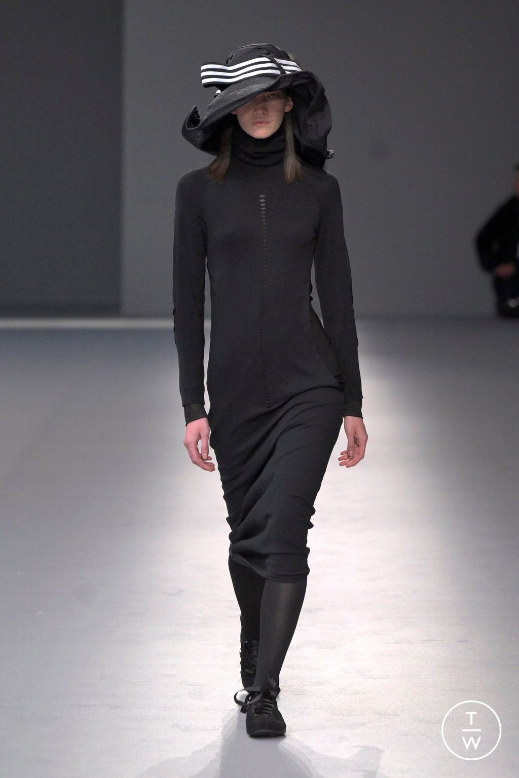 Fashion Week Paris Fall/Winter 2025 look 30 from the Y-3 collection menswear