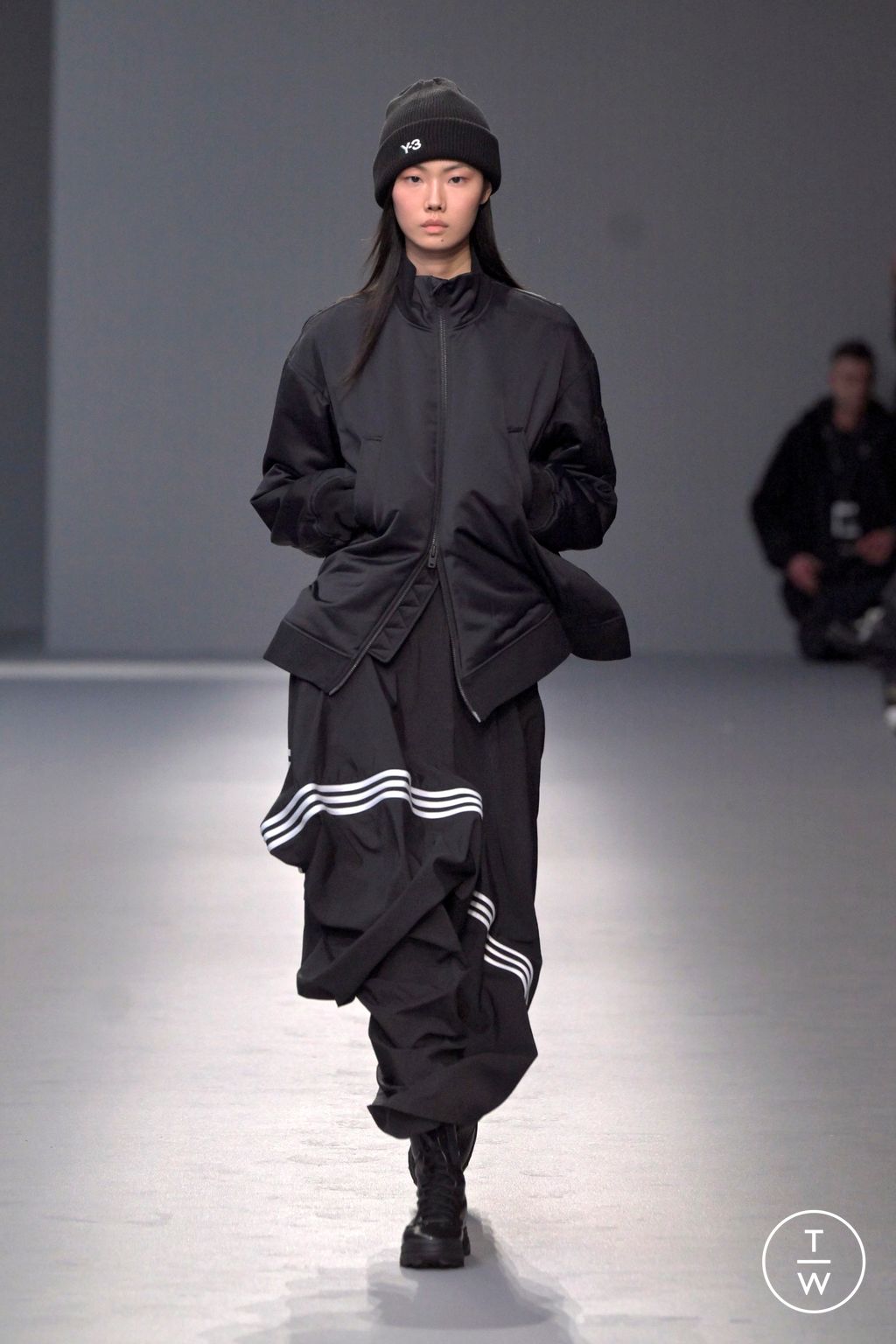 Fashion Week Paris Fall/Winter 2025 look 32 from the Y-3 collection menswear