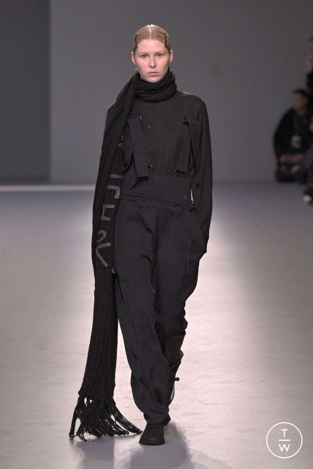 Fashion Week Paris Fall/Winter 2025 look 33 from the Y-3 collection menswear