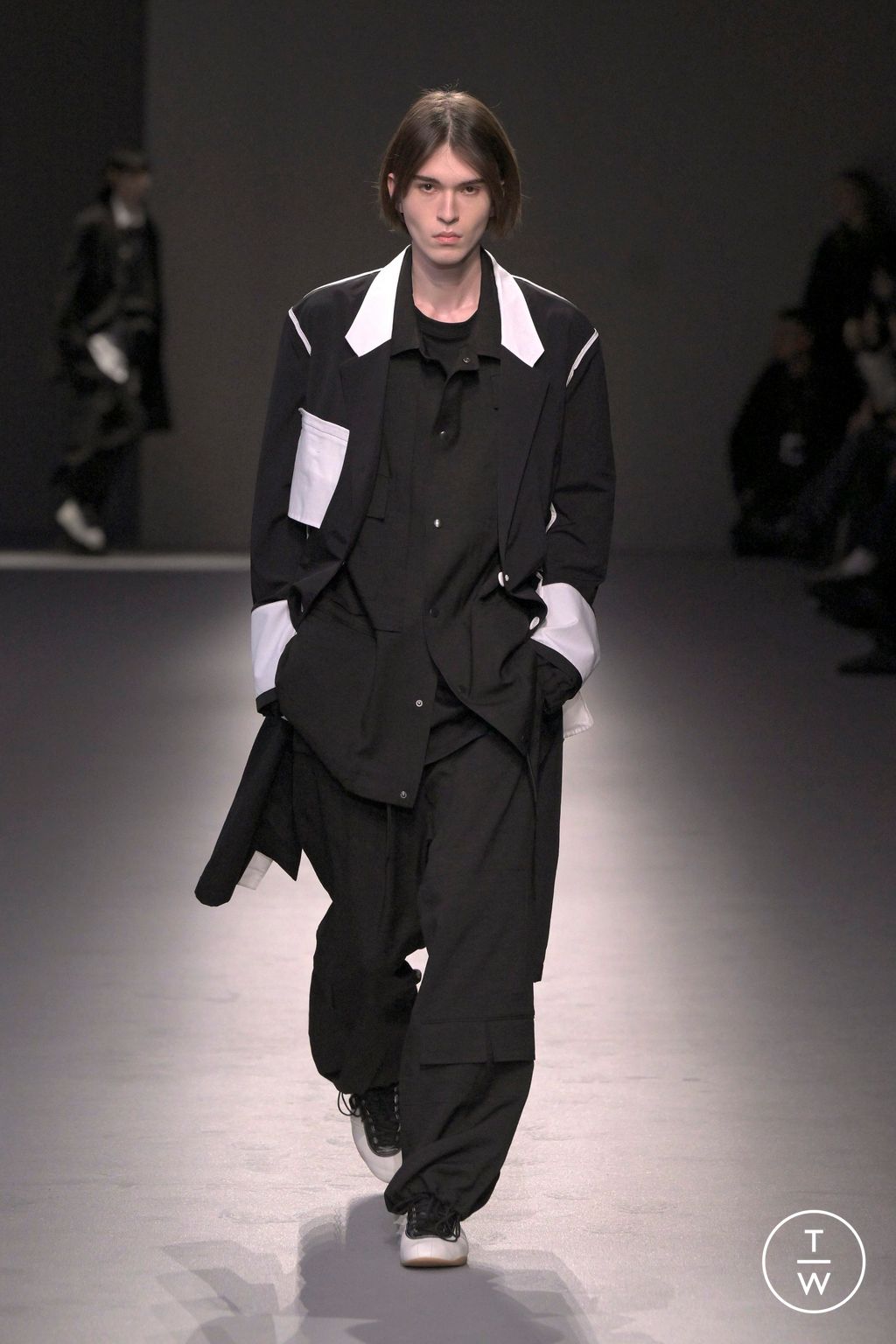 Fashion Week Paris Fall/Winter 2025 look 35 from the Y-3 collection menswear