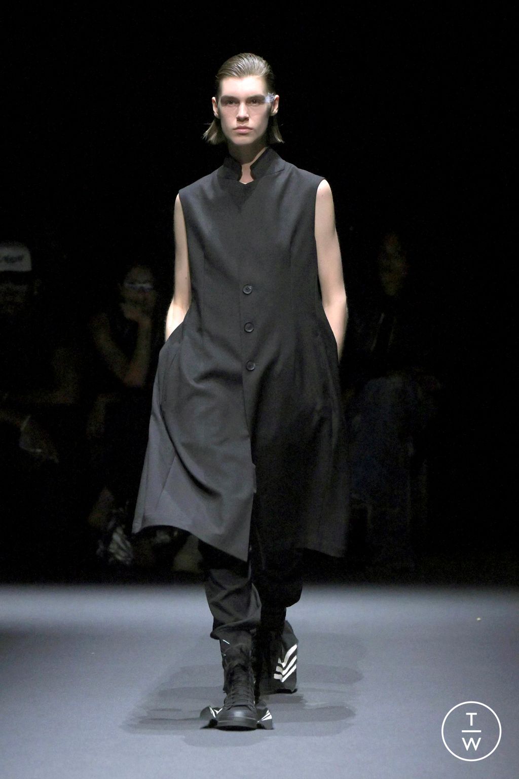 Fashion Week Paris Spring-Summer 2025 look 2 from the Y-3 collection menswear